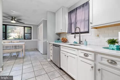 7018 Dower House Rd, Marlboro, MD 20772 photo 5