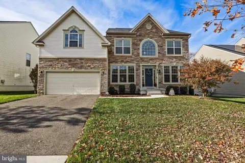 2810 Trotter Park Ln, Lanham, MD 20706
