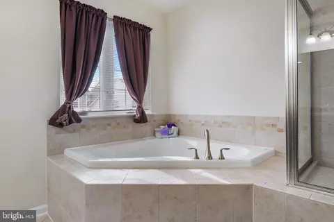 2804 Winterbourne Dr, Marlboro, MD 20774 photo 32