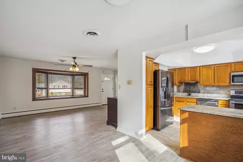 9323 Wellington St, Lanham, MD 20706 photo 5