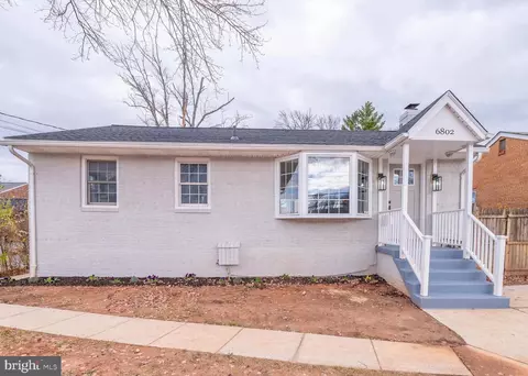 6208 Seminole St, Berwyn Heights, MD 20740