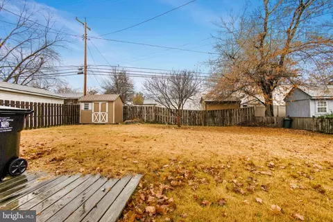 1013 Harrison Dr, Laurel, MD 20707 photo 4