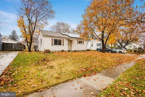1013 Harrison Dr, Laurel, MD 20707 photo 2