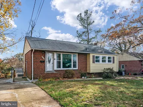 8305 Donoghue Dr, New Carrollton, MD 20784