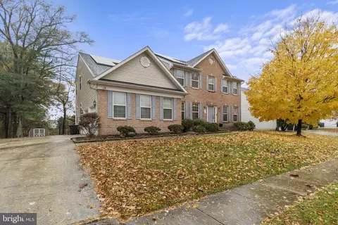 811 Manor House Dr, Marlboro, MD 20774