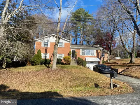 9540 Sherwood Dr, Marlboro, MD 20772