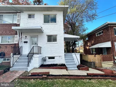 5015 Roseld Ct, Oxon Hill, MD 20745