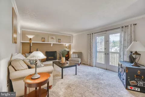 Living - 11614 Waesche Dr, Bowie, MD 20721 photo 4 of 6