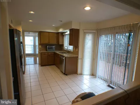 8809 Admiral Dr, Laurel, MD 20708 photo 7