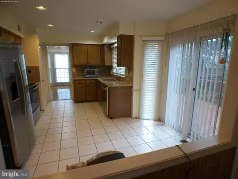 8809 Admiral Dr, Laurel, MD 20708 photo 8