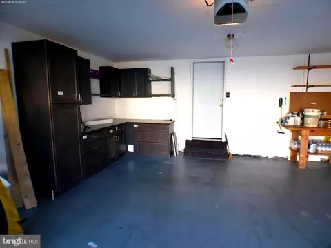 8809 Admiral Dr, Laurel, MD 20708 photo 2