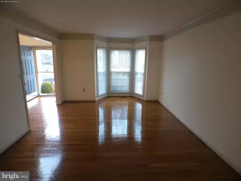 8809 Admiral Dr, Laurel, MD 20708 photo 11