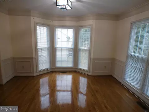 8809 Admiral Dr, Laurel, MD 20708 photo 12