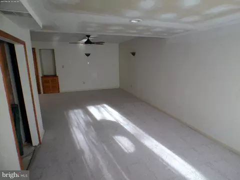 8809 Admiral Dr, Laurel, MD 20708 photo 32