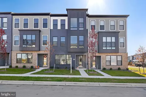 306 Summit Point Blvd, Bowie, MD 20716