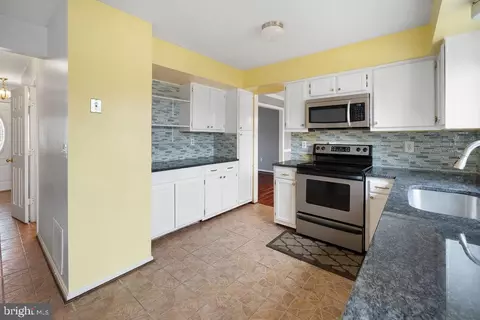 1613 Golf Course Dr, Bowie, MD 20721 photo 4
