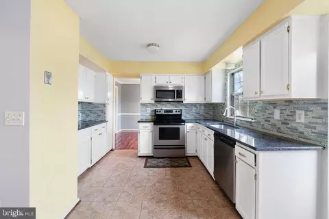 1613 Golf Course Dr, Bowie, MD 20721 photo 3