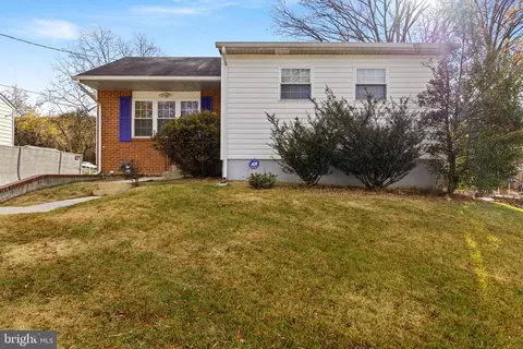 5822 Galloway Dr, Oxon Hill, MD 20745