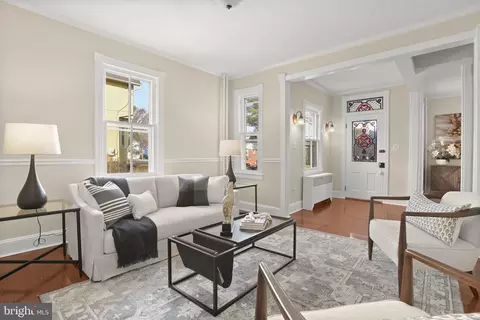 Living - 336 Laurel Ave, Laurel, MD 20707 photo 3 of 4