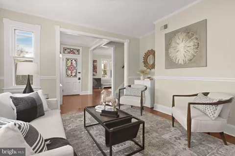Living - 336 Laurel Ave, Laurel, MD 20707 photo 4 of 4