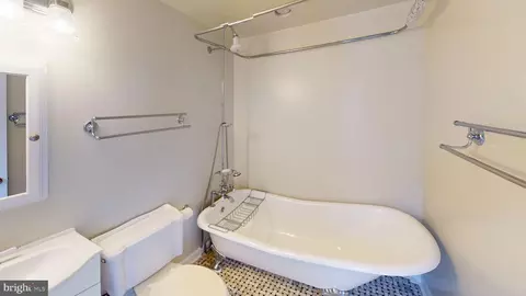 Bath - 336 Laurel Ave, Laurel, MD 20707 photo 3 of 3