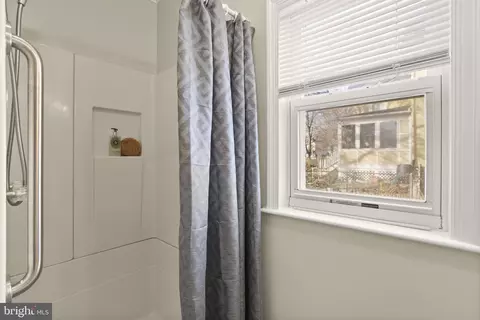 Bath - 336 Laurel Ave, Laurel, MD 20707 photo 2 of 3