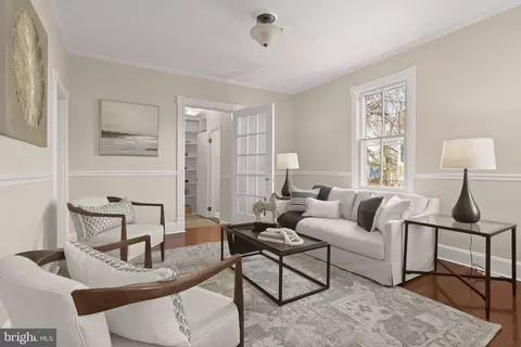 Living - 336 Laurel Ave, Laurel, MD 20707 photo 2 of 4