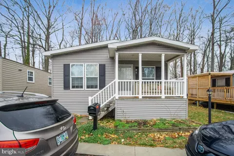 9508 Acorn Park St, Capitol Heights, MD 20743