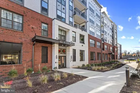 102 Saint Ives Pl #204, National Harbor, MD 20745
