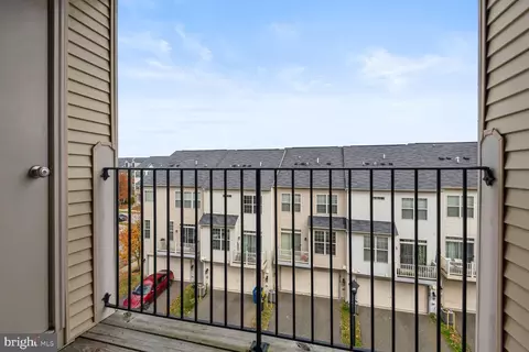 9110 Ruby Lockhart Blvd #6, Lanham, MD 20706 photo 5