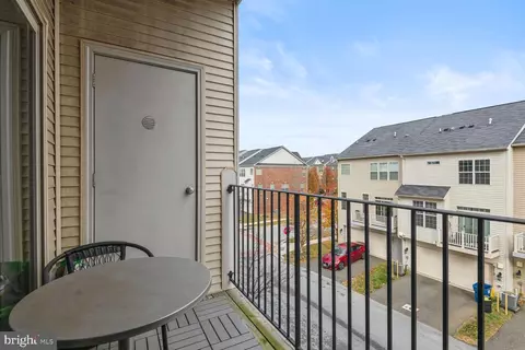 9110 Ruby Lockhart Blvd #6, Lanham, MD 20706 photo 4