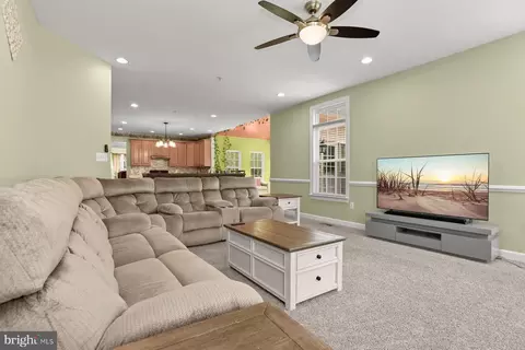 13701 Oaklands Manor Dr, Laurel, MD 20708 photo 17