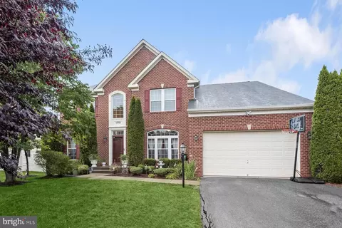 13701 Oaklands Manor Dr, Laurel, MD 20708 photo 2