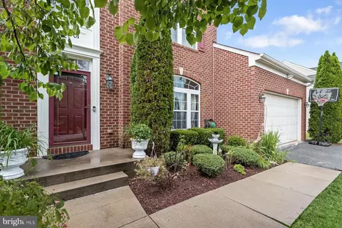 13701 Oaklands Manor Dr, Laurel, MD 20708 photo 5