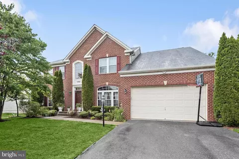 13701 Oaklands Manor Dr, Laurel, MD 20708