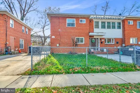 925 Owens Rd, Oxon Hill, MD 20745