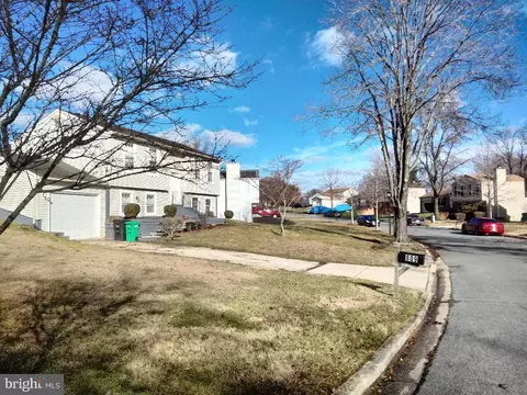 Exterior - 809 Avis Dr, Marlboro, MD 20774 photo 8 of 10