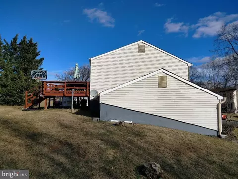 Exterior - 809 Avis Dr, Marlboro, MD 20774 photo 2 of 10