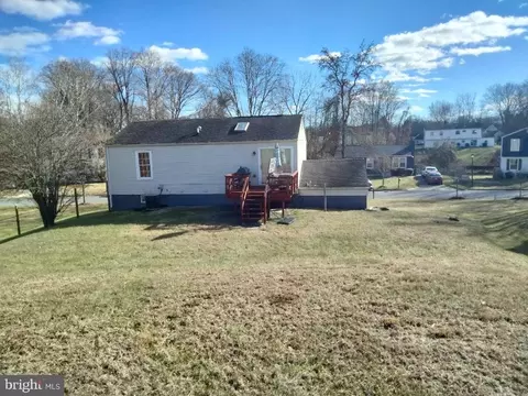 Exterior - 809 Avis Dr, Marlboro, MD 20774 photo 4 of 10