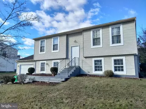 Exterior - 809 Avis Dr, Marlboro, MD 20774 photo 5 of 10