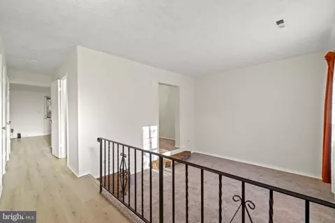 8572 Brae Brooke Dr, Lanham, MD 20706 photo 2