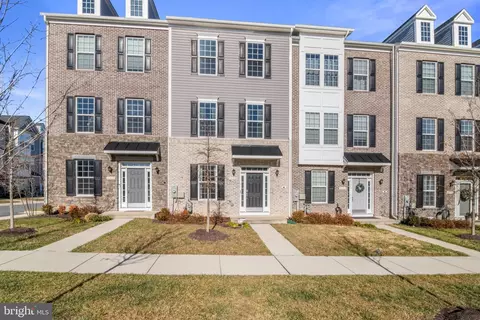 10202 Windsor Oaks Way, Lanham, MD 20706 photo 2