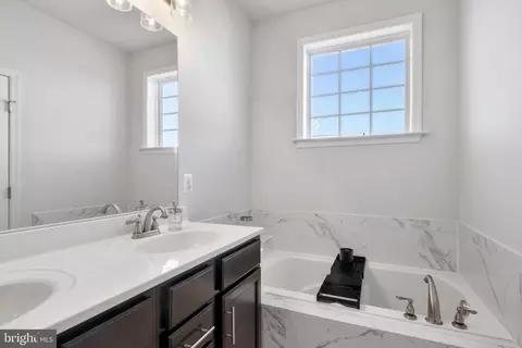 10202 Windsor Oaks Way, Lanham, MD 20706 photo 22