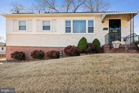 5510 Belva Pl, Lanham, MD 20706