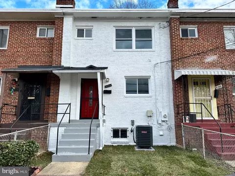 5314 Deal Dr, Oxon Hill, MD 20745