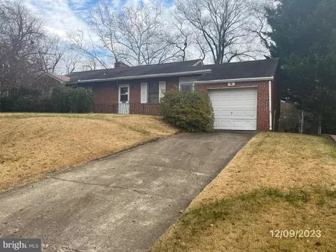5813 Dewey St, Cheverly, MD 20785