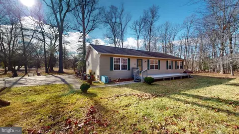 15921 Accolawn Rd, Accokeek, MD 20607