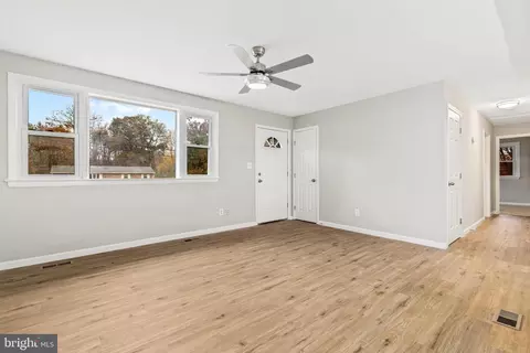 12816 E Shelby Ln, Brandywine, MD 20613 photo 5
