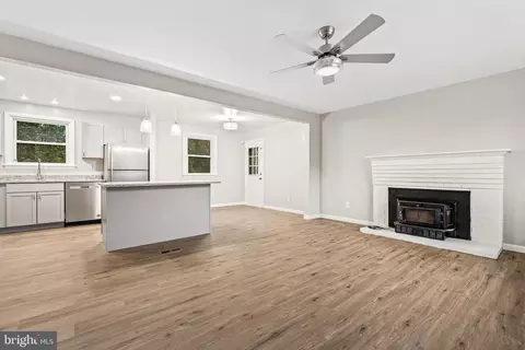 12816 E Shelby Ln, Brandywine, MD 20613 photo 3