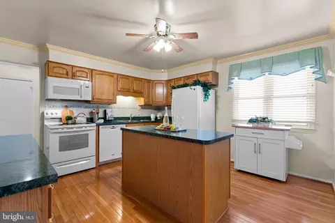 Kitchen - 3708 Clairton Dr, Bowie, MD 20721 photo 2 of 5